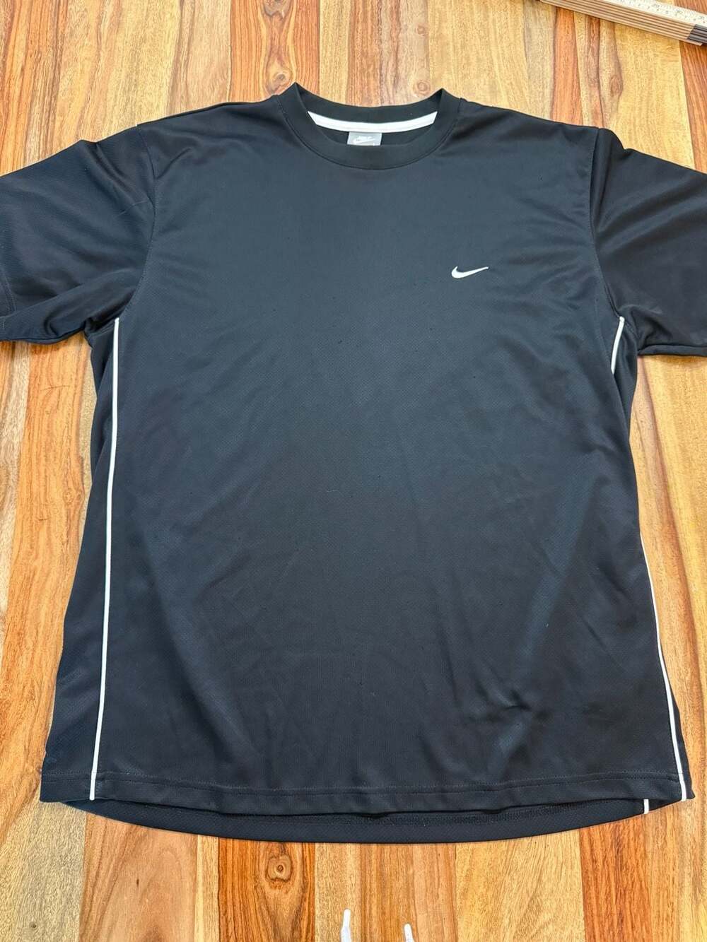 Nike Vintage Black Short Sleeve Athletic T-Shirt with White Piping Size L